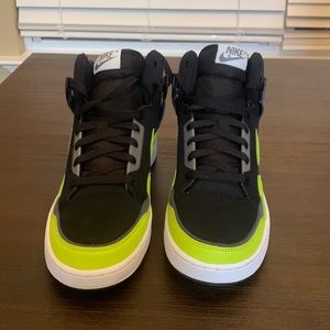 Men’s Nike Alphaballer Mid size 10.5 black and lime green Never worn